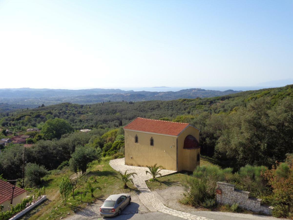 Hostal Harry'S Retreat Klimatia Exterior foto